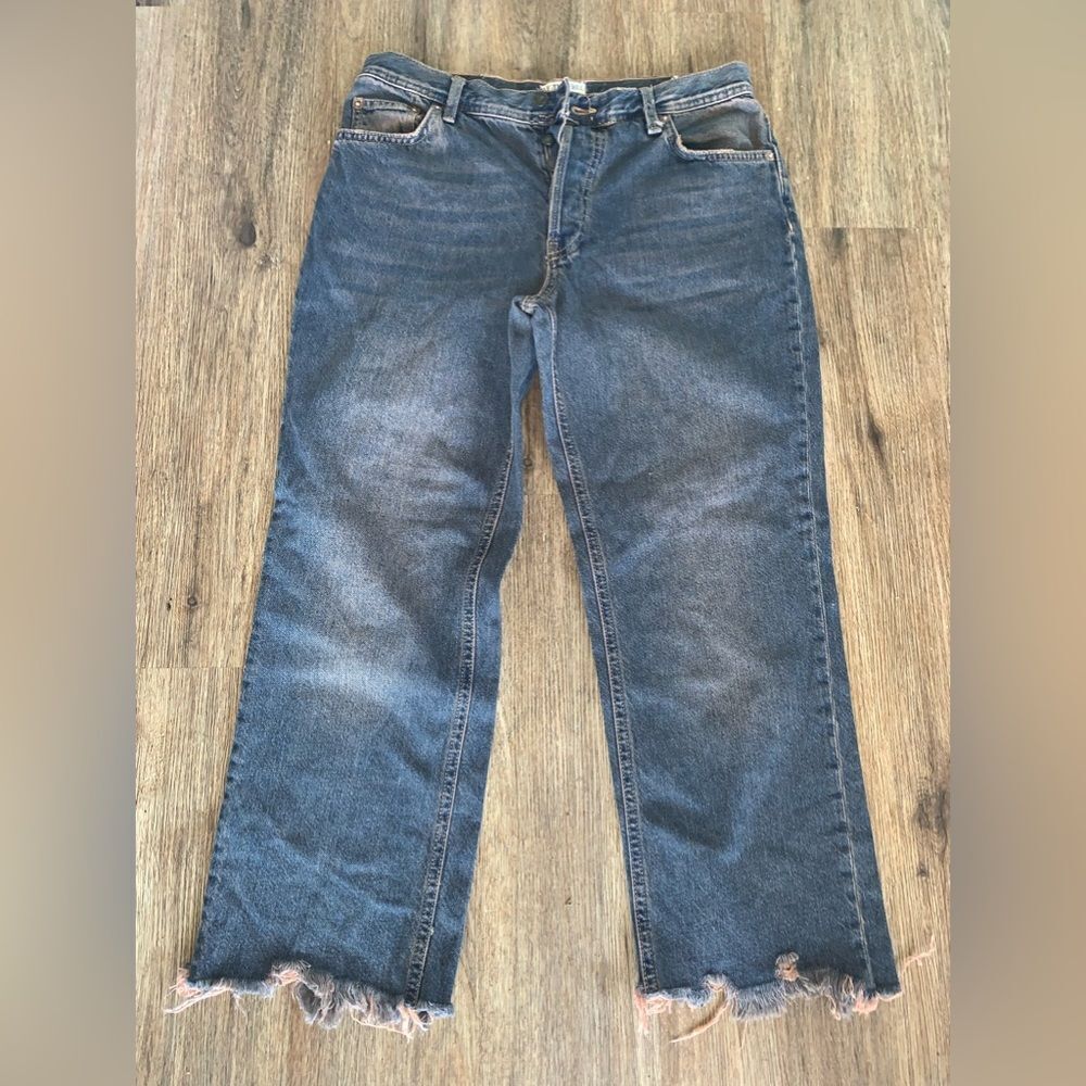 We the free Maggie mid rise straight leg excellent pre loved condition size 28.
